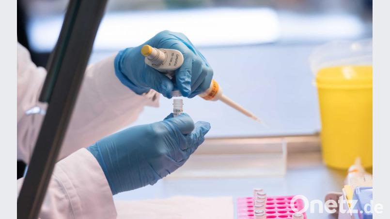 Das Landeskriminalamt hat bei einer Analyse die Substanz aus der Wohnung in Eschenbach analysiert. Es handelt sich um Buttersäure. Symbolbild: Sven Hoppe/dpa