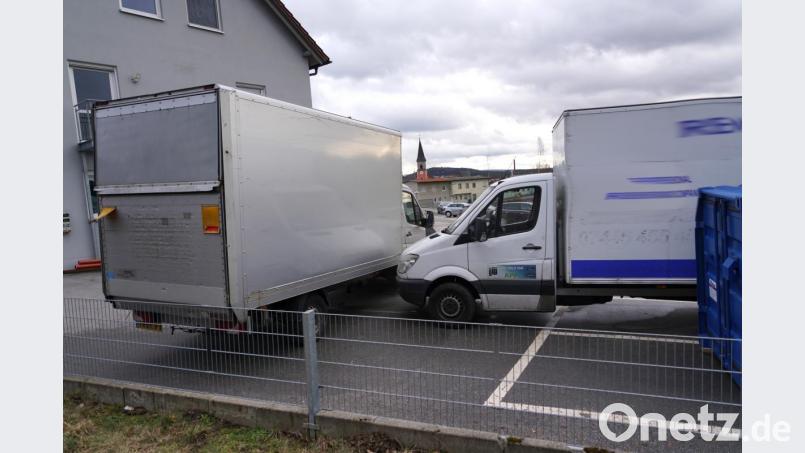 In diesen beiden Fahrzeugen wurden die Menschen aus Rumänien nach Deutschland geschleust. Bild: Bundespolizei Waidhaus