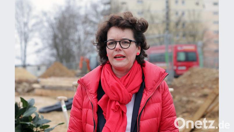 Spatenstich zum Bauauftakt Albert-Schweitzer-Schule; Schulleiterin Marion Weigl Bild: Wolfgang Steinbacher