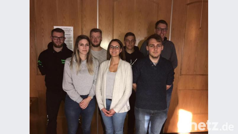 Nahezu komplett neu aufgestellt ist die Kirwagemeinschaft mit (von links) Christian Rauscher, Julia Rauscher, Dominik Rudlof, Natalie Weig, Christian Bauer, Alexander Gilch und Johannes Amann. Bild: bk