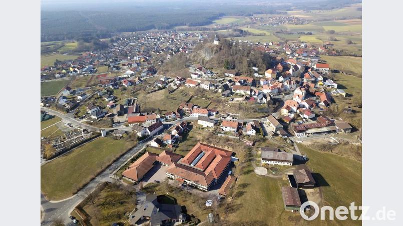 Von Parkstein gibt es bald aktuelle Luftaufnahmen - der Markt wird aus der Luft vermessen. Bild: galileo-ip/Christian Herrmann