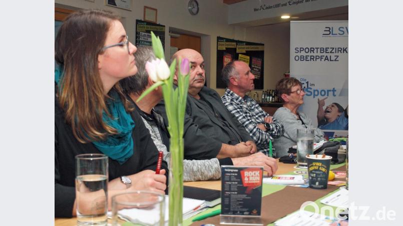 Interessiert verfolgten die Teilnehmer des Vereins- und Sportgesprächs den Ausführungen. Bild: sön
