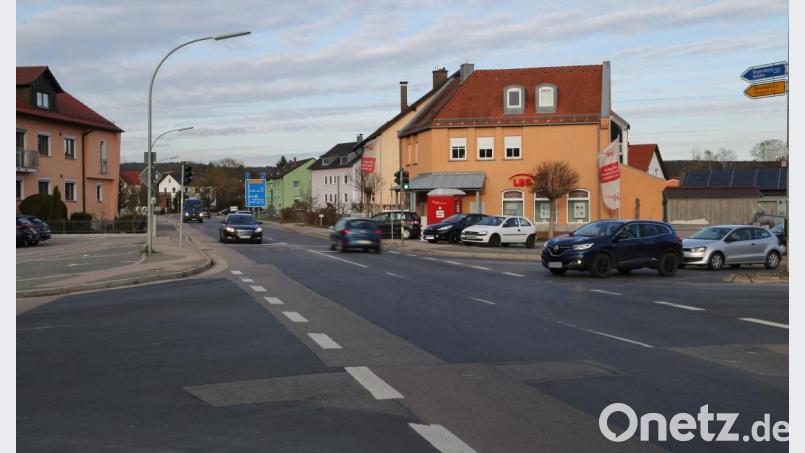 In der Oberviechtacher Straße stadtauswärts ab der Bähnk-Kreuzung werden in diesem Jahr die Wasserleitungen und Kanäle saniert. Bild: Hösamer