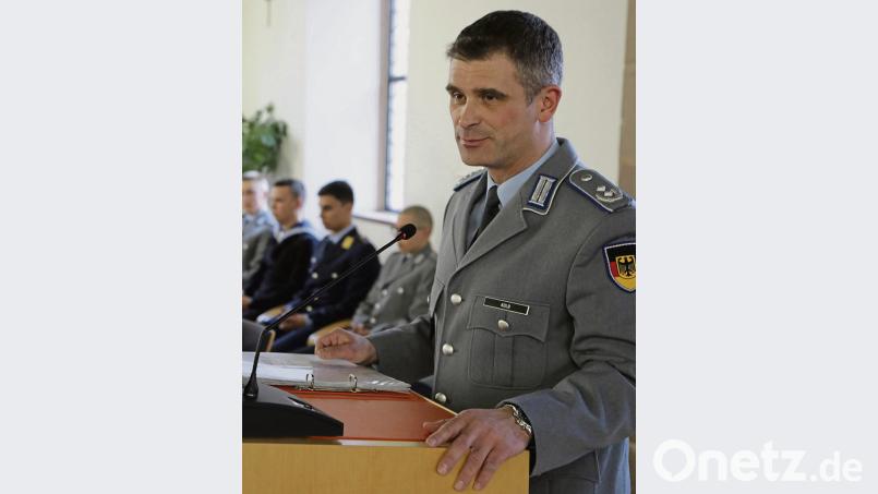 Der Kommandeur, Oberstleutnant Alexander Kolb, sprach zu den Rekruten Bild: Wolfgang Steinbacher
