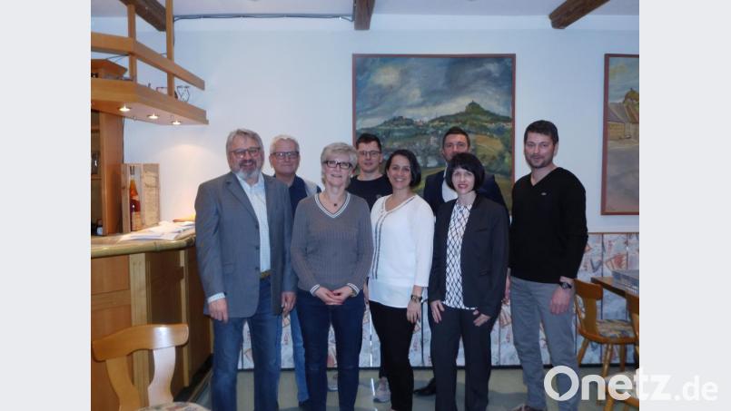 Der Vorstand des CSU-Ortsverbandes ist gewählt: Vorsitzender Karlheinz Schultes (von links), Schriftführer Alexander Roth, Beisitzerin Arina Schultes, Beisitzer Michael Walter, zweite Bürgermeisterin von Schlammersdorf Tanja Renner, Beisitzer Tim Pühl, Kassenverwalterin Andrea Wolfram, zweiter Vorsitzender Tim Preißinger. Bild: alr