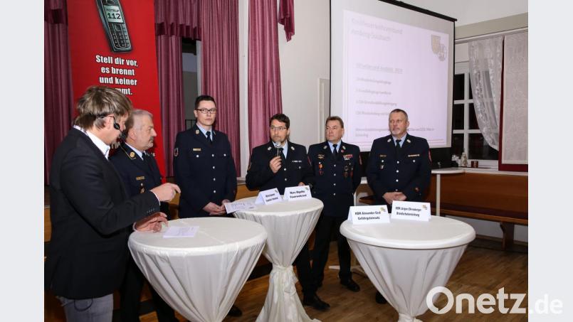 Talkrunde 2 (von links): ModeratorJürgen Meyer, Kreisbrandrat Fredi Weiß, Kreisbrandmeister Armin Daubenmerkl, Marc Bigalke sowie die Kreisbrandmeister Alexander Graf und Jürgen Ehrnsberger. Bild: egl