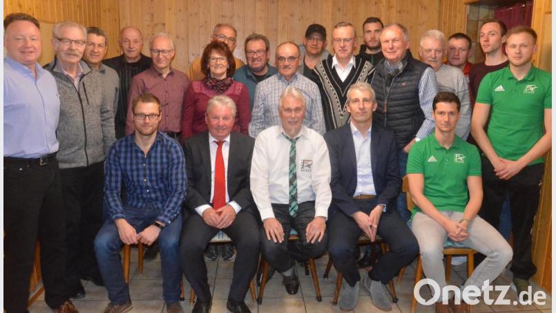 Die neugewählte Vorstandschaft des FC Weiden-Ost. Bild: Kunz