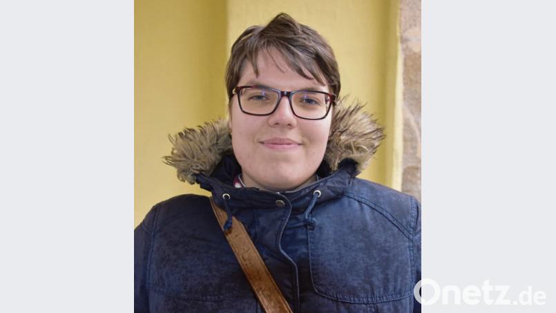 „Man hätte eher in kleinere Läden investieren sollen“, so die 24-jährige Sara Nickl. Vom geplanten Eröffnungstermin hat sie nichts mitbekommen. Aus diesem Grund wäre sie zum Start nicht ins NOC gegangen. ,,In Weiden fehlt es an Bio-Läden und Geschäften für umweltbewusste Kleidung“, meint die Weiherhammererin. Dass das Einkaufszentrum im September fertiggestellt wird, hält Nickl für unwahrscheinlich. 	(pwrl) Bild: pwrl