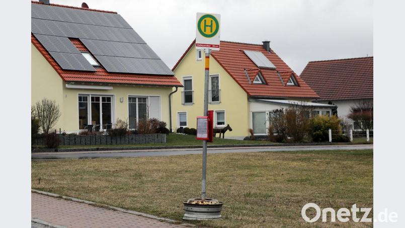 Am Erzweg stehen die Bus-Ersatzhaltestellen. Bild: Wolfgang Steinbacher