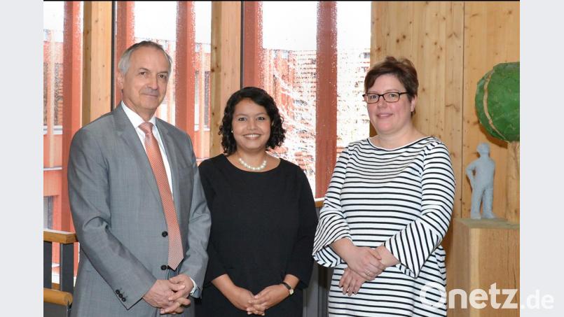 Behördenleiter Thomas Gollwitzer und Regina Waltl freuen sich auf ihre neue Mitarbeiterin Miriam Drlicek (Mitte). Bild: ALE Oberpfalz, Stefan Neumann/exb