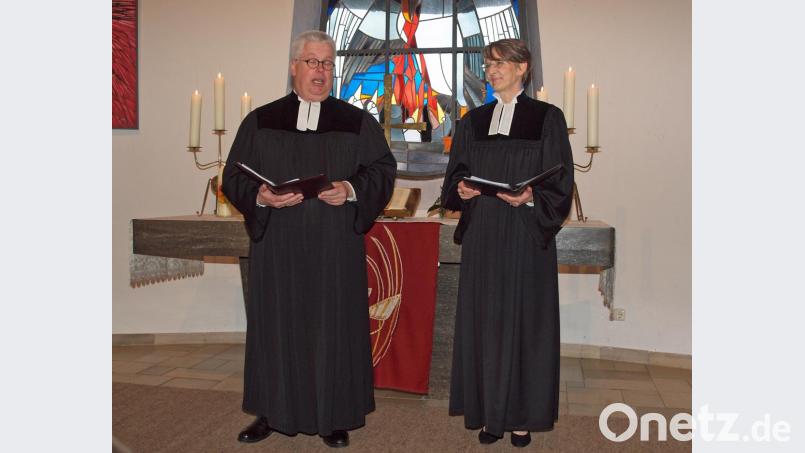 Birgit Schwalbe und Klaus Eberius verabschieden sich aus Rieden. Das Pfarrersehepaar findet eine neue Verwendung im Mittelfränkischen. Bild: sön