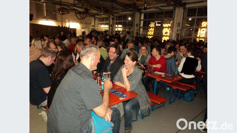 Stimmung ist Trumpf beim Starkbierfest der Feuerwehr Schwarzenfeld Bild: ksi
