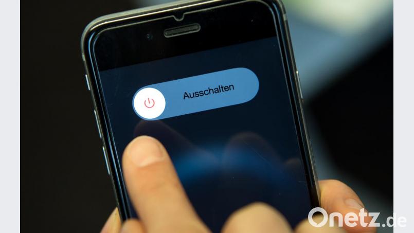 Zwei Oberpfälzerinnen wagen das Experiment: Eine Woche ohne Smartphone. Symbolbild: Sven Hoppe/dpa