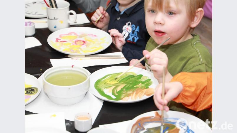 Viel Spaß hatten die Kinder beim Tellerbemalen. Bild: njn
