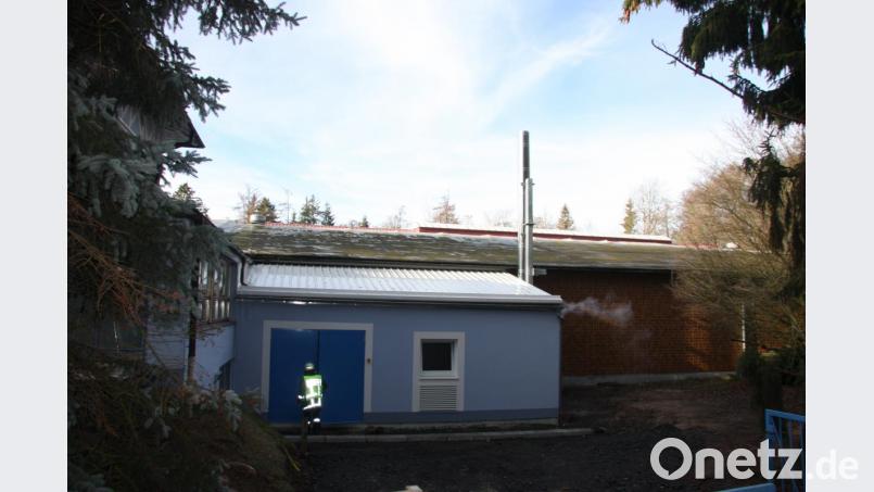 Die Feuerwehren konnten ihren Einsatz beim Mineralbrunnenbetrieb in König-Otto-Bad schnell beenden. Der vermeintliche Rauch stellte sich als völlig harmloser Wasserdampf heraus. Bild: wro