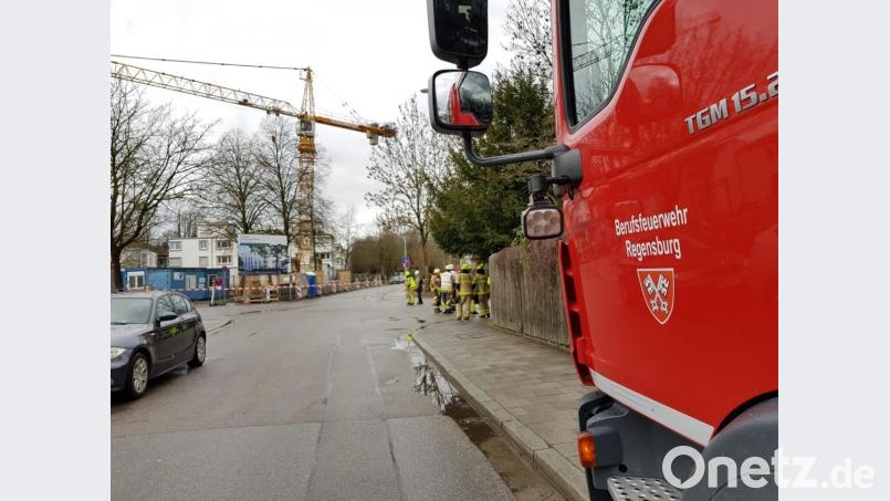 In Regensburg droht dieser Kran umzustürzen. Bild: Alexander Auer