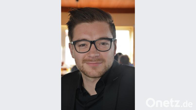 Große Freude bei TSV-Vorsitzenden Maximilian Siller: Jetzt im März ist der TSV Konnersreuth schuldenfrei. Bild: jr