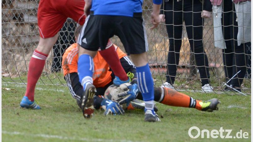 Schoberth hatte einen Pass nach innen fast abgefangen, den Ball aber noch nicht ganz unter Kontrolle. Artur Becker stocherte nach. Bild: ref