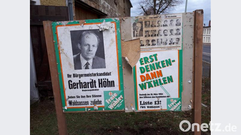 Die Stelltafel mit den Wahlplakaten ist bei Aufräumarbeiten in einem der Stadel an der Schützenstraße entdeckt worden. Bild: pz
