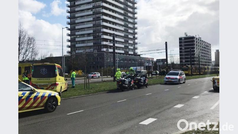 Nach Angaben der Polizei sollen in einer Straßenbahn in Utrecht Schüsse gefallen sein. Foto: Martijn Van Der Zande/AP Bild: Martijn Van Der Zande