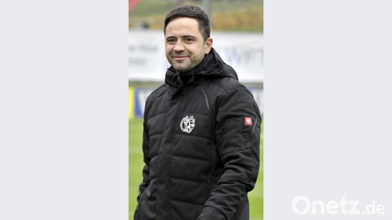 Da freut sich Faruk Maloku, Cheftrainer der DJK Gebenbach. Seine Mannschaft ist Spitzenreiter der Bayernliga Nord.

Saison: 2018/19

Bild: Ziegler Bild: Ziegler