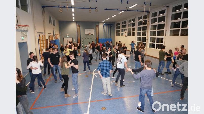 Kirwaleit als Tanzlehrer Bild: fvo