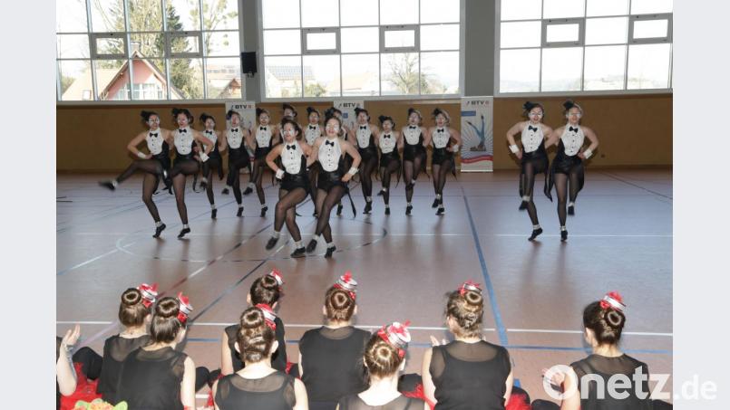 Tanzwettbewerb des Turngaus Oberpfalz-Nord: Die Erbendorfer Formation „DeLuxe“ zeigte 2015 eine überragende Leistung mit ihrer Nummer „Dandy Dance“. Mit einer Gesamtpunktzahl von 89 belegten sie damit den 1. Platz vor der Gruppe „Temptation“ vom TB Jahn Wiesau und der Gruppe „Girlstyle“ der TG Tirschenreuth. Archivbild: rw