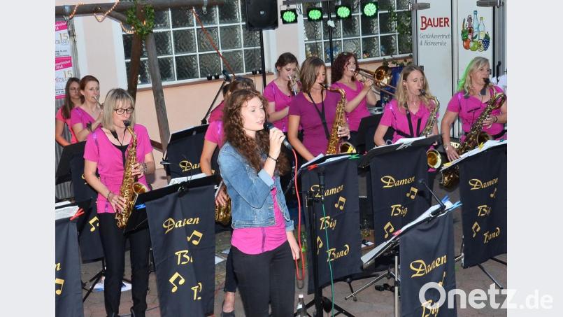 Die &quot;Damen-Big-Band&quot; lädt als außergewöhnliches Ensemble zum sagenhaften Starkbierfest ein. Archivbild: fjo