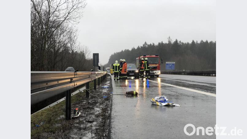 Ein Lastwagen hat einen Mann auf der A6 erfasst. Bild: Fabian Schildbach/FF Hohenkemnath