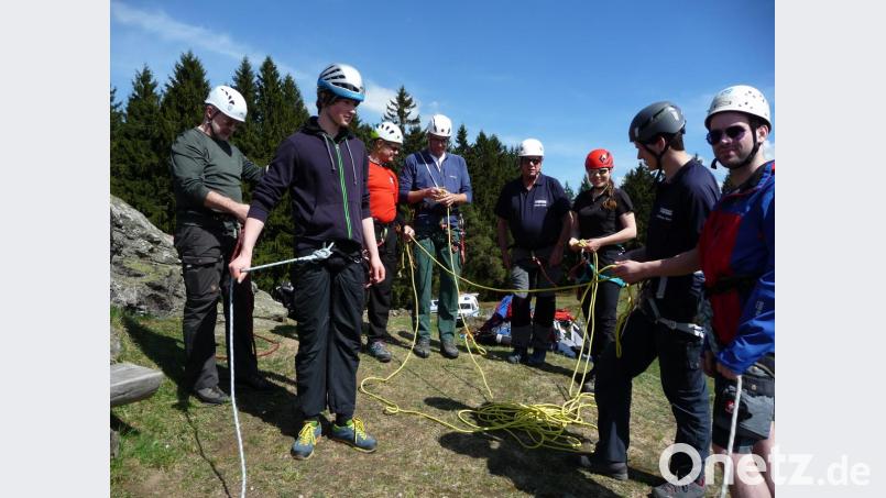 Die Bergwacht startet ihre Ausbildungssaison am 24. März am Wildenstein in der Gemeinde Teunz. Interessierte sind willkommen. Bild: exb/Dieter Güll
