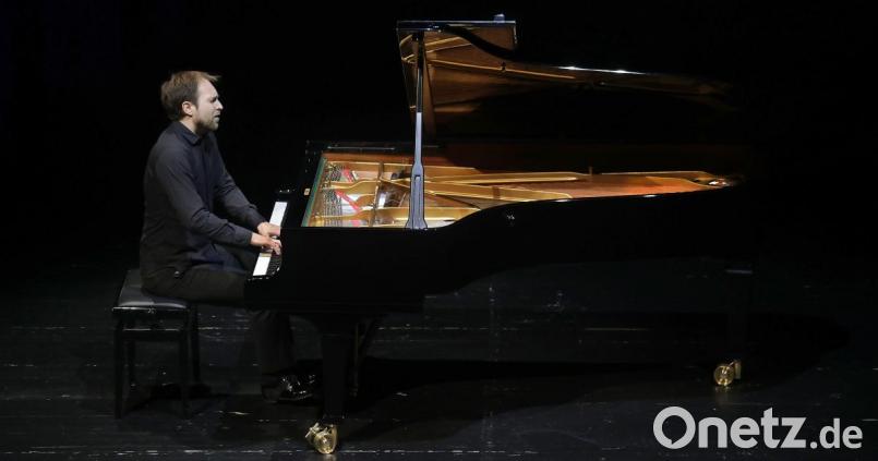 Wieder einmal begeisterte Herbert Schuch mit seinem Beethoven-Klavierzyklus im Stadttheater Amberg. Bild: Wolfgang Steinbacher