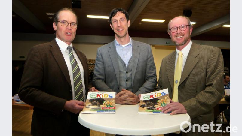 Carl Graf zu Eltz, Philipp Schönbach und Christian Weiß (von links) sprachen bei der Mitgliederversammlung des Maschinenrings. Bild: Hirsch