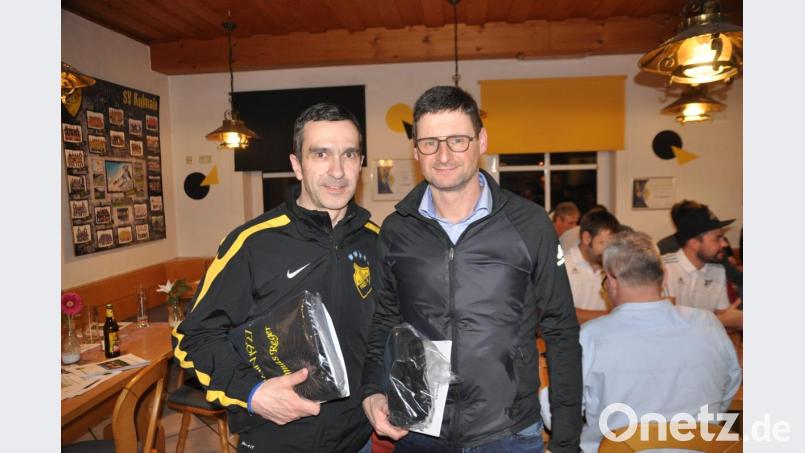 Der neue Spartenleiter der SV-Abteilung Wintersport Stephan Vetter (rechts) und sein Vorgänger Thomas Reger. Bild: ak