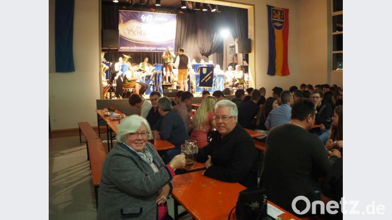 Bestens unterhalten mit Musik wurden Debra Vickman und Neil Hoffman aus Kanada beim Starkbierfest in Eslarn. Bild: gz