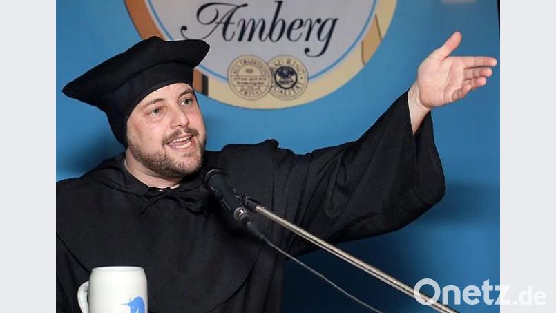 Matthias Schöberl als Fastenprediger. 2018 trug er - passend zum Reformationsjubiläum - ein Lutherbarett. Bild: Wolfgang Steinbacher