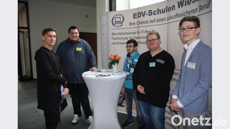 Geöffnet hatte am Samstag auch ein weiteres Aushängeschild am Beruflichen Schulzentrum in Wiesau: Zeitgleich gab es einen Tag der offenen Tür an den EDV-Schulen. Auch hier gab es geballte Information. Bild: wro