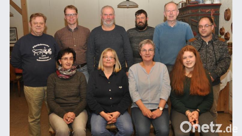 Anton Birner aus Pfreimd (links) bleibt weiterhin Vorsitzender der Pferdefreunde im Grenzland Vohenstrauß. Viele Termine füllen den Jahreskalender des Vereins. Bild: dob