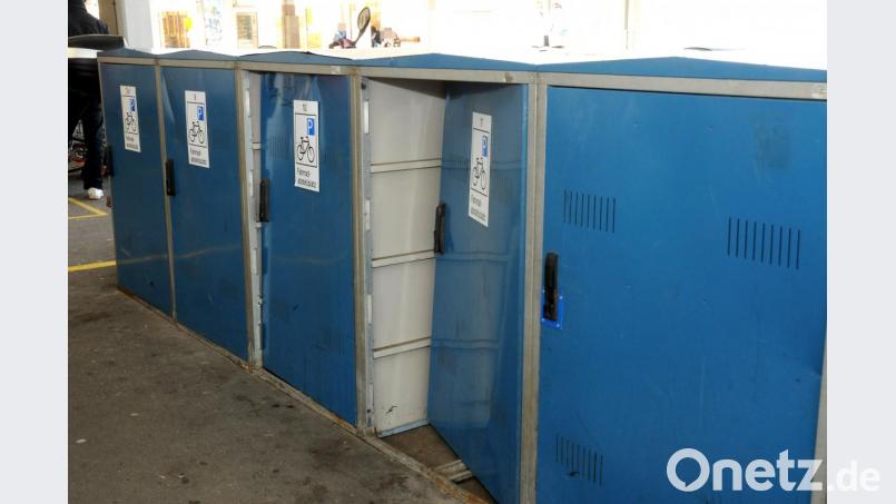 Fahrradgaragen am Amberger Bahnhof, die von den Vandalen durch Fußtritte zerstört wurden. Bild: Stephan Huber