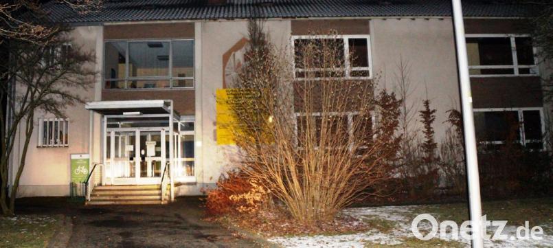 Die älteren Bewohner, die nach der Umgestaltung der Grundschule in einer Seniorenwohnanlage leben werden, sollen durch einen Fahrbahn-Teiler leichter die Straße überqueren können. Bild: weu