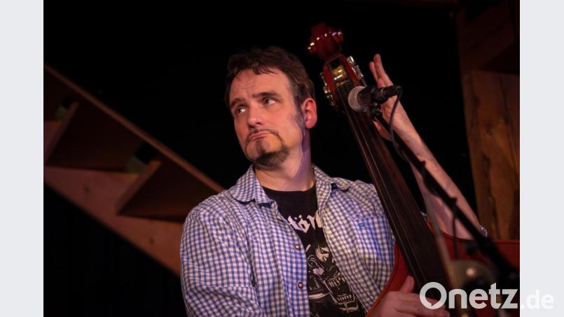 Der Auftritt von Ciao Weiß-Blau am Schafferhof. Drei geniale Musikkabarettisten, die zusammen für richtig gute Stimmung sorgen, während sie einen gesellschaftskritischen Rundumschlag vollführen. Bild: pml