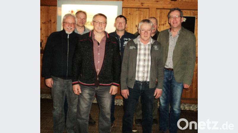 Das Vorstandsgremium der Jagdgenossenschaft Schwarzenfeld mit Vorsitzendem Willi Fick (Dritter von links). Bild: ksi
