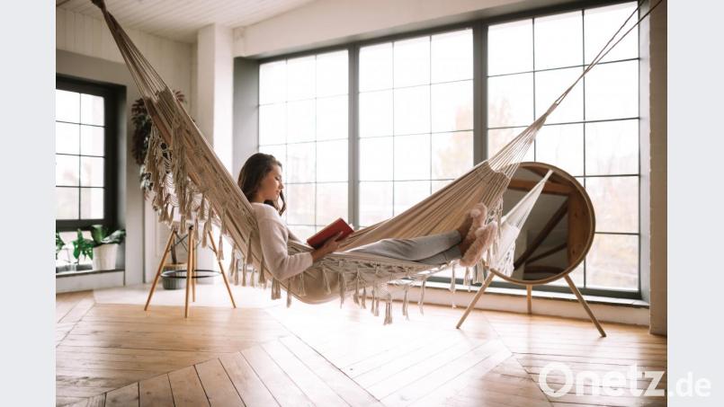 Die Möbel, die wir aussuchen, wie wir uns einrichten und unsere Wohnung gestalten, trägt sehr viel zu unserem täglichen Glücksgefühl bei. Bild: Leika production – stock.adobe.com