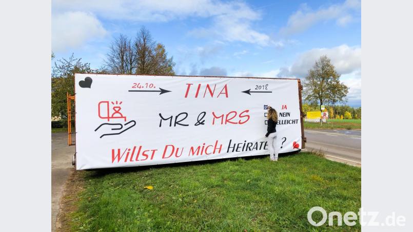 Die Antwort war schnell gegeben: Christina Klaus kreuzte mit einem Edding-Stift &quot;Ja&quot; an. Bild: mlg