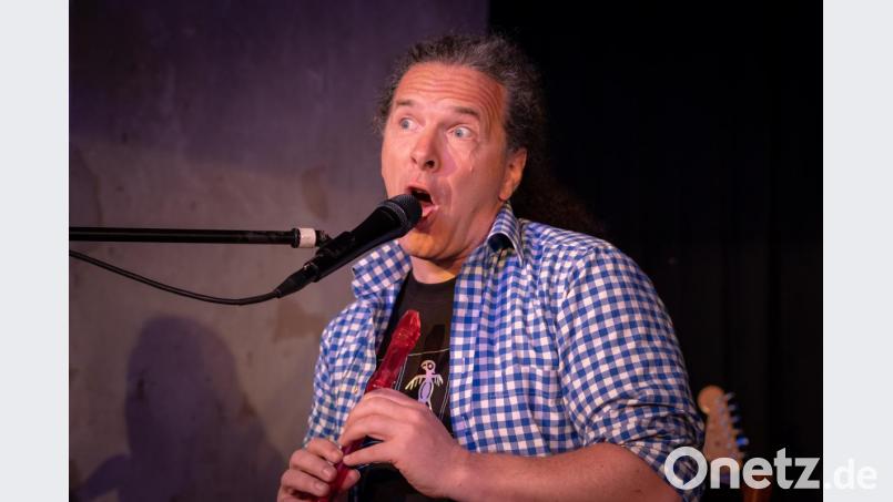 Der Auftritt von Ciao Weiß-Blau am Schafferhof. Drei geniale Musikkabarettisten, die zusammen für richtig gute Stimmung sorgen, während sie einen gesellschaftskritischen Rundumschlag vollführen. Bild: pml