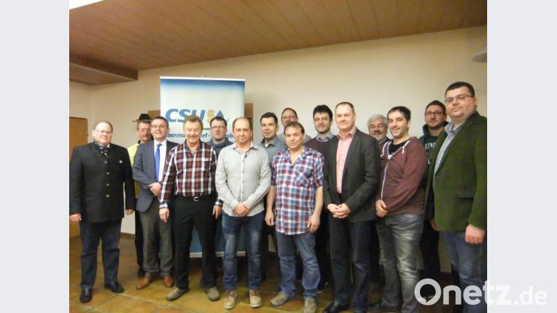 Die neue Führungsmannschaft des CSU-Ortsverbandes Ebermannsdorf-Pittersberg steht. Vorsitzender ist Erich Meidinger (Fünfter von rechts). Bild: gm