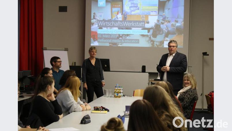 Bei einer Auftaktveranstaltung nahm das Team der Wirtschafts-Werkstatt die Schüler der 10c mit auf eine Reise in die Welt der digitalen Bezahlmethoden und virtuellen Währungen. Bild: exb