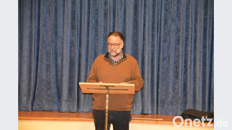 Dipl. RelPäd Thomas Peter aus Paulsdorf, referierte zu dem schwierigen Thema „Freud und Leid – zwei Seiten der selben Medaille“ beim Glaubensabend im Ehenfelder Pfarrheim. Bild: fdl