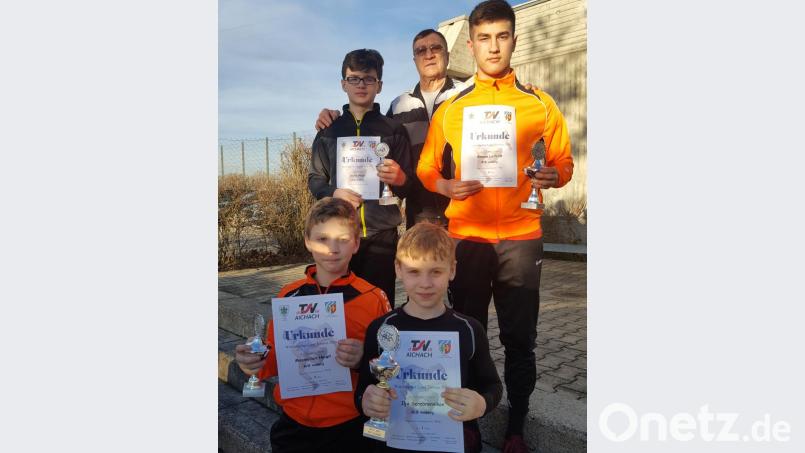 Die Ringer des RC Amberg (hinten von links): David Haupt, Trainer Peter Leifridt, Roman Leifridt. Vorne von links: Maximilian Haupt und Ilja Serebrennikov. Bild: exb