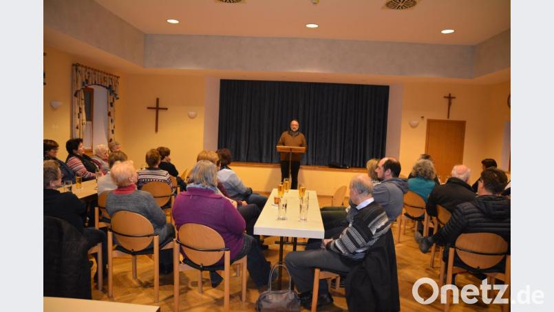 Gut besucht war der Glaubensabend im Ehenfelder Pfarrheim mit dem Referenten Thomas Peter. Bild: fdl