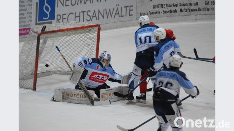 Am vergangenen Freitag (Szene) gewinnen die Blue Devils bei den Hannover Scorpions mit 3:2, am Dienstag verloren sie in Mellendorf mit 2:6. Damit liegen die Weidener in der „Best-of-5“-Serie mit 1:2 hinten. Bild: gb